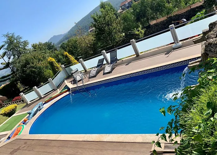 Raices. Agradable Casa Con Piscina Villa